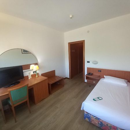 Hotel Cristallo Ούντινε Εξωτερικό φωτογραφία