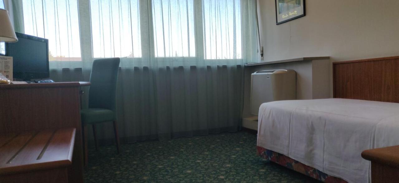 Hotel Cristallo Ούντινε Εξωτερικό φωτογραφία