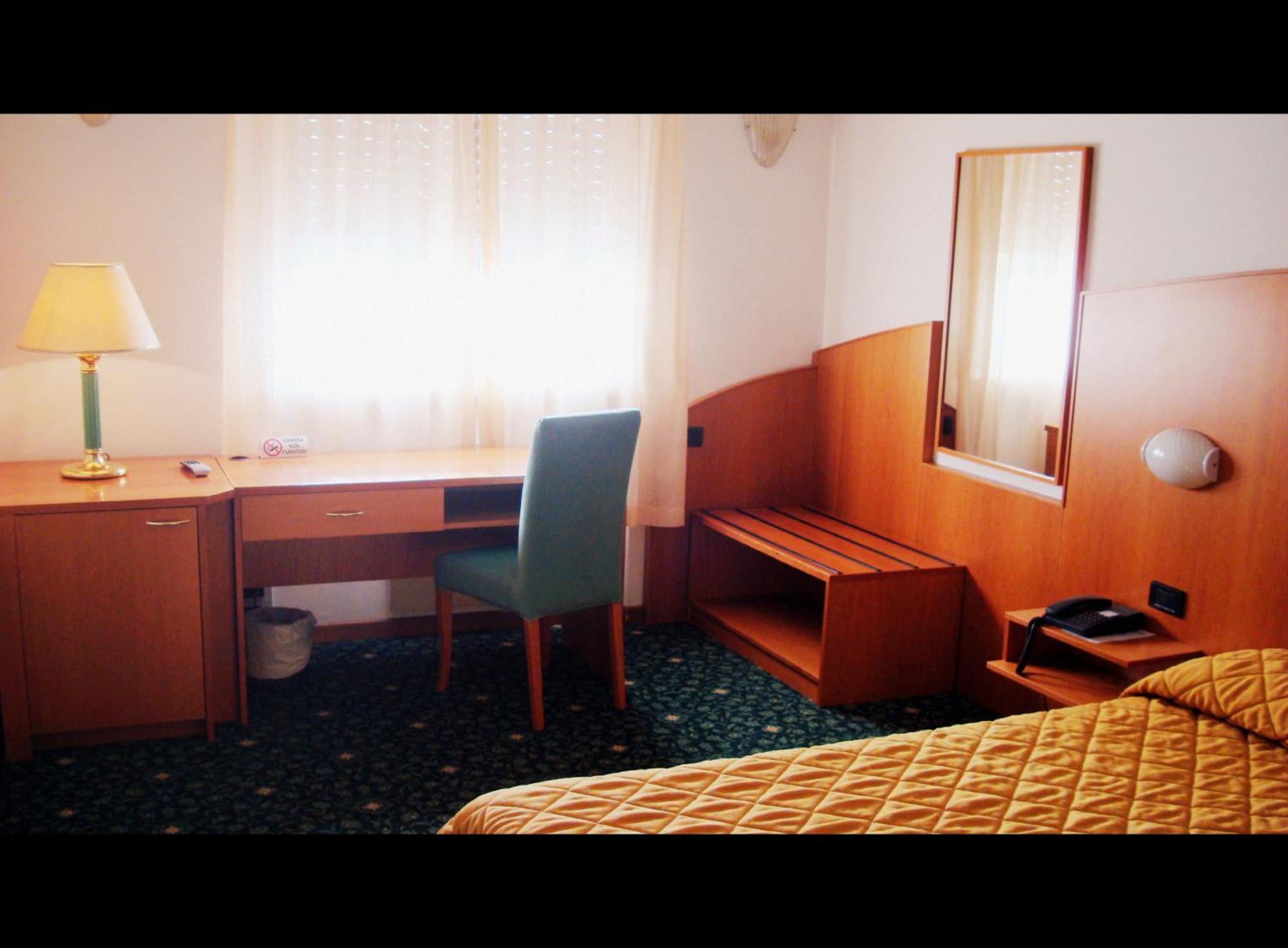 Hotel Cristallo Ούντινε Εξωτερικό φωτογραφία