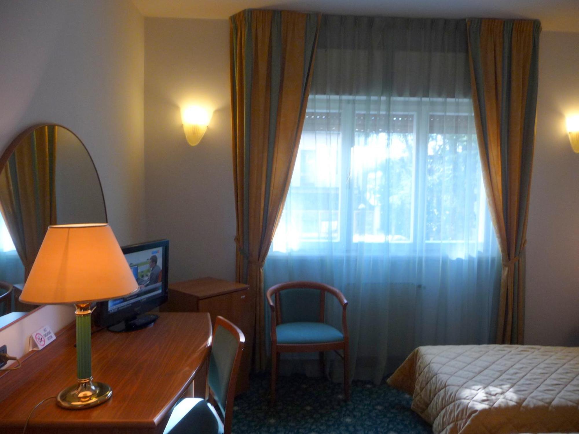 Hotel Cristallo Ούντινε Εξωτερικό φωτογραφία