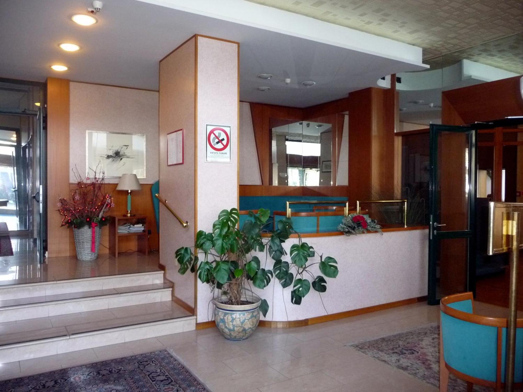 Hotel Cristallo Ούντινε Εξωτερικό φωτογραφία