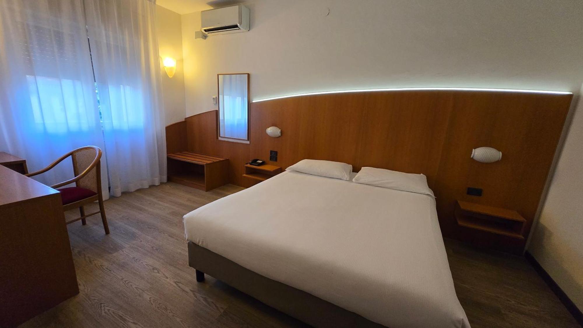 Hotel Cristallo Ούντινε Εξωτερικό φωτογραφία