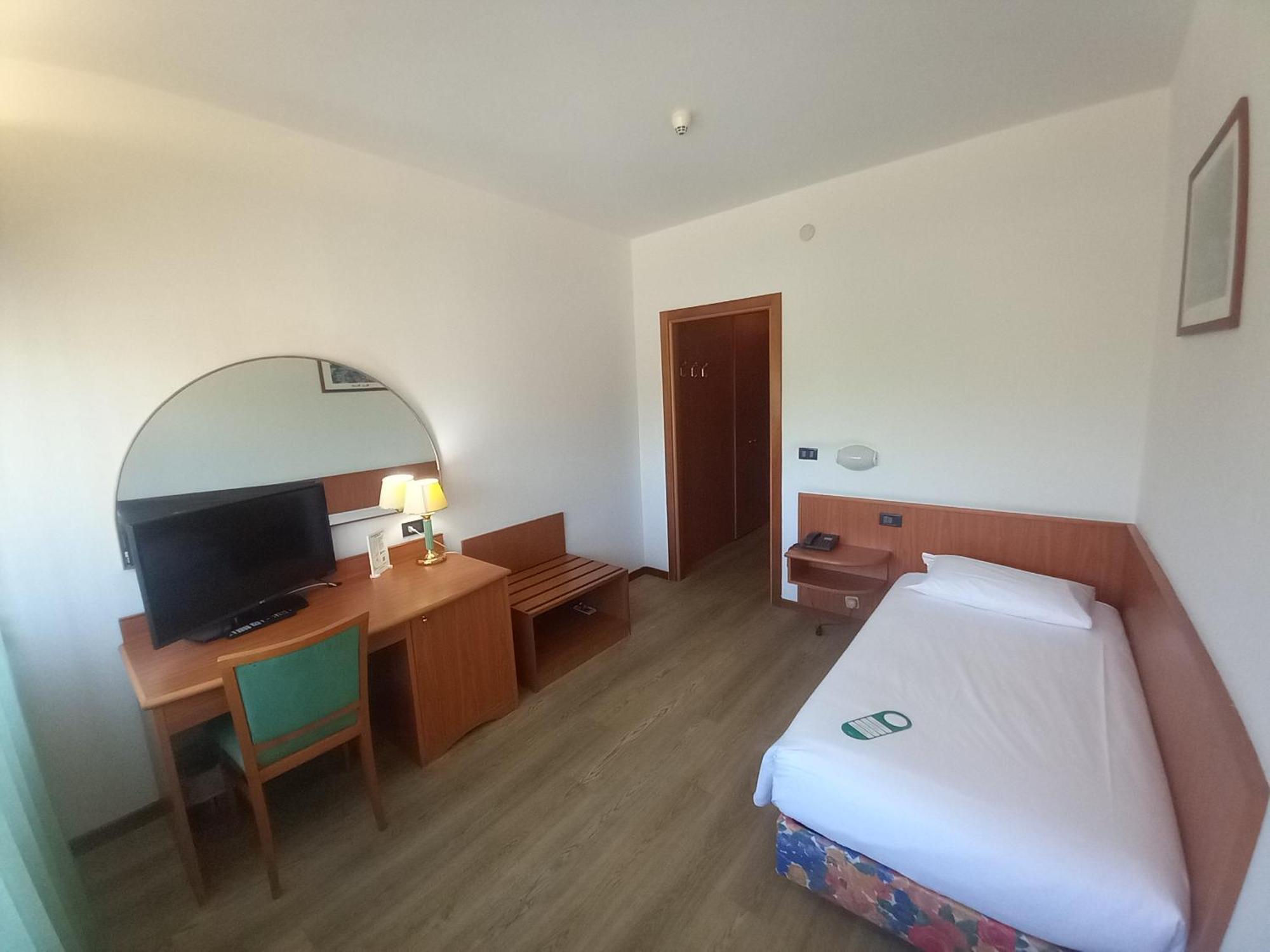 Hotel Cristallo Ούντινε Εξωτερικό φωτογραφία