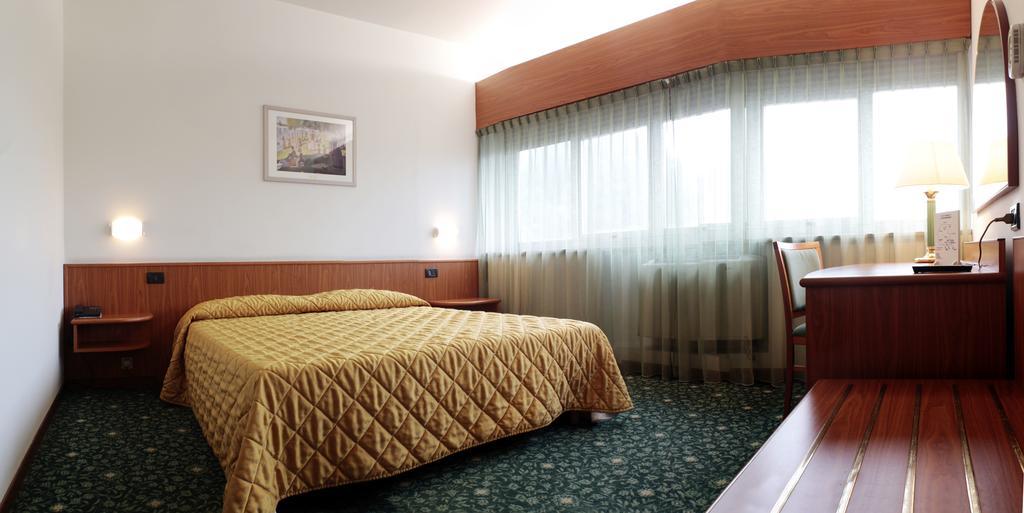 Hotel Cristallo Ούντινε Εξωτερικό φωτογραφία