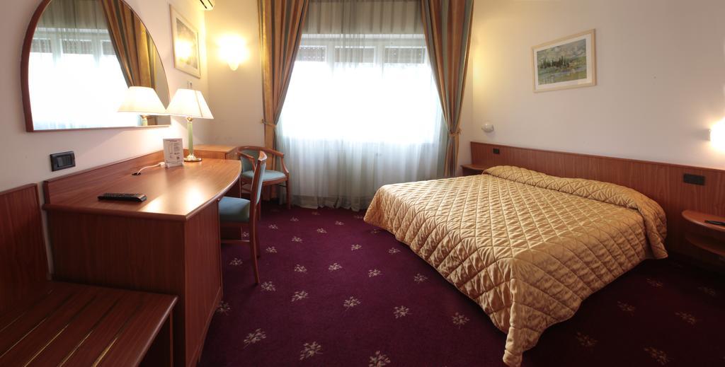 Hotel Cristallo Ούντινε Εξωτερικό φωτογραφία